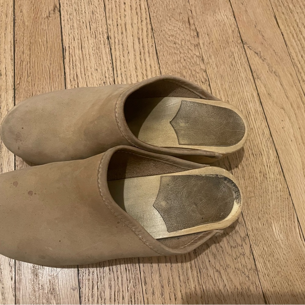 No6 Clogs. - Picture 2 of 3